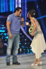 Salman Khan on the sets of Jhalak 6 in Mumbai on 27th Aug 2013 (111).JPG